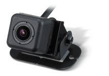 <b>后视摄像头 RCA 输入端子</b><br>
借助这个 RCA 输入端子，您可以顺利连接一个后视摄像头，以显示车辆后方的区域。车辆后方视图有助于更安全的驾驶。