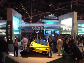クラリオンは、1月7日から10日まで北米ラスベガスにて開催された世界最大の家電ショー2008 International CES（Consumer Electronics Show）に「Clarion　Corporation of America」ブースを出展しました。
今回のショーでは、“クルマなどの移動空間で音楽と情報のインターフェースとなる”ことを目指すブランドスローガン「Human Mobile Music Media Interface (Clarion HMI)」のもと開発した北米向け2008年モデルを展示しました。